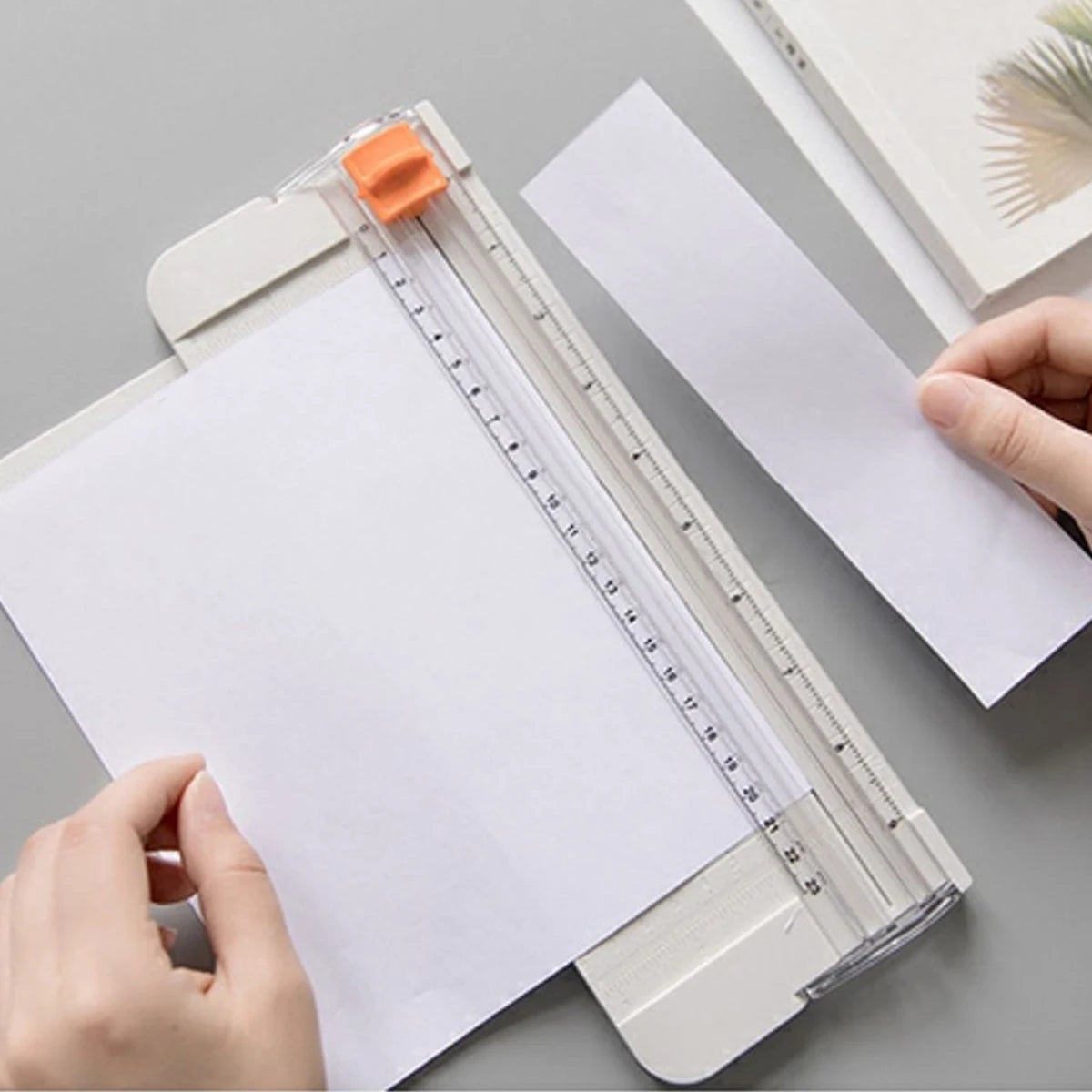 1pc Creative interchangeable knife head mini paper cutter, manual paper cutter, manual ledger diy manual paper cutter